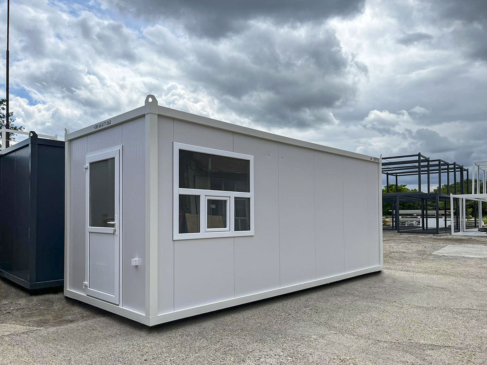 Beli-polu-portirnica