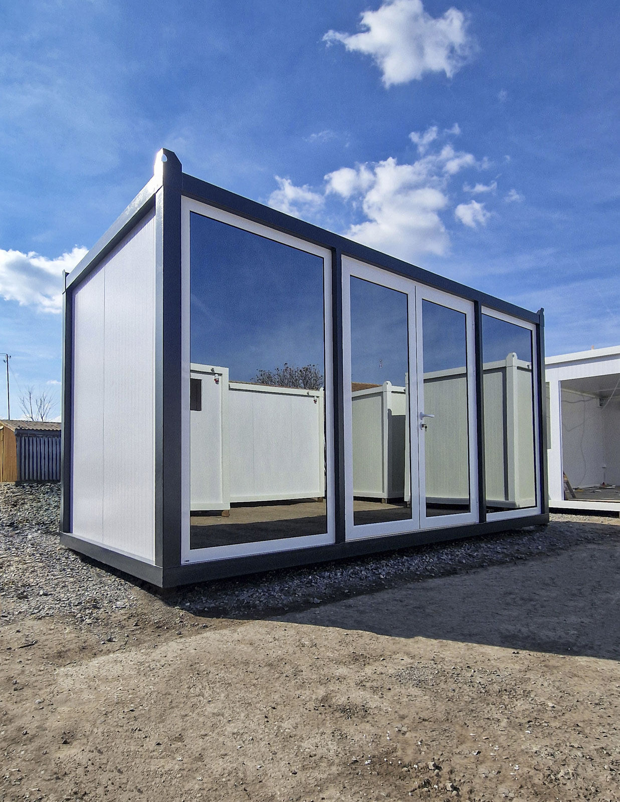 Beli-sa-velikim-portalima