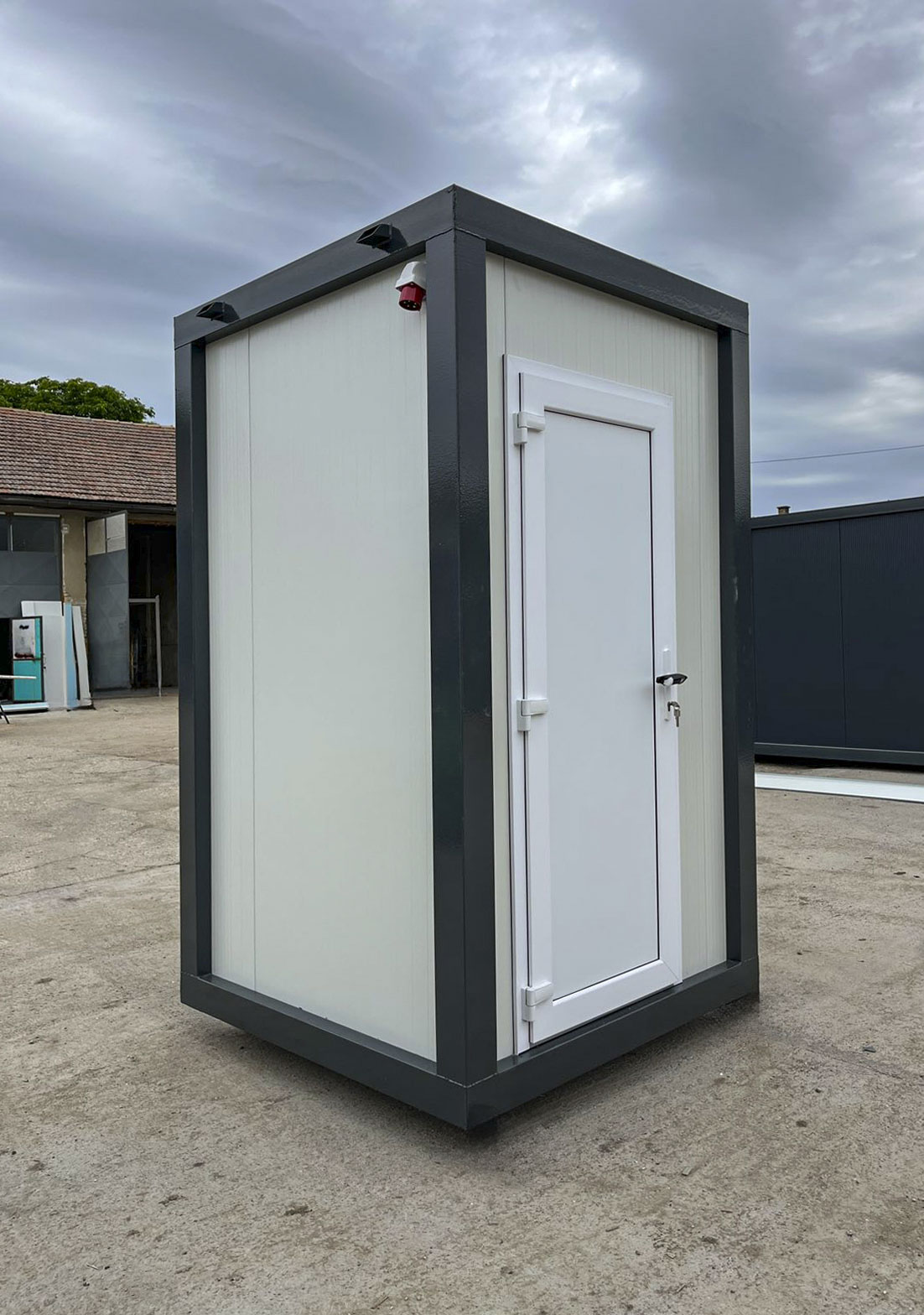 Beli-toalet-sa-pisoarom