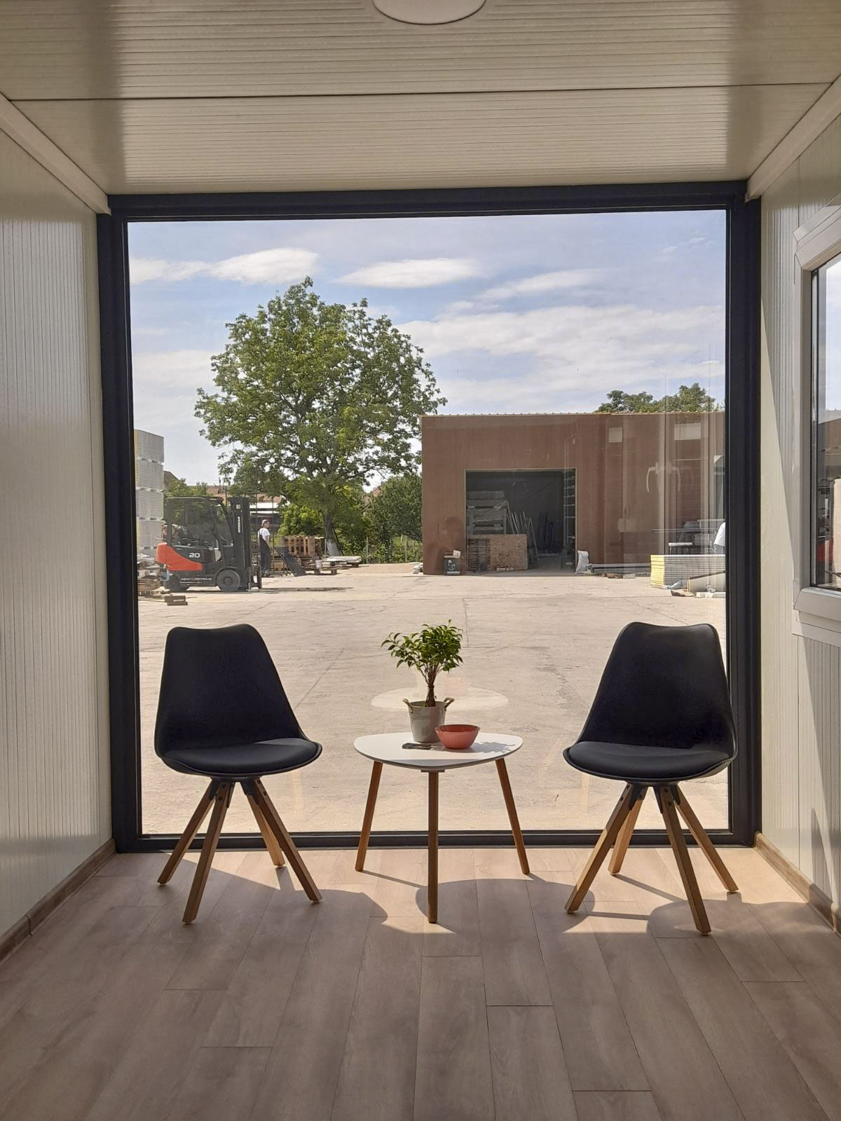 Kancelarija-u-kontejneru