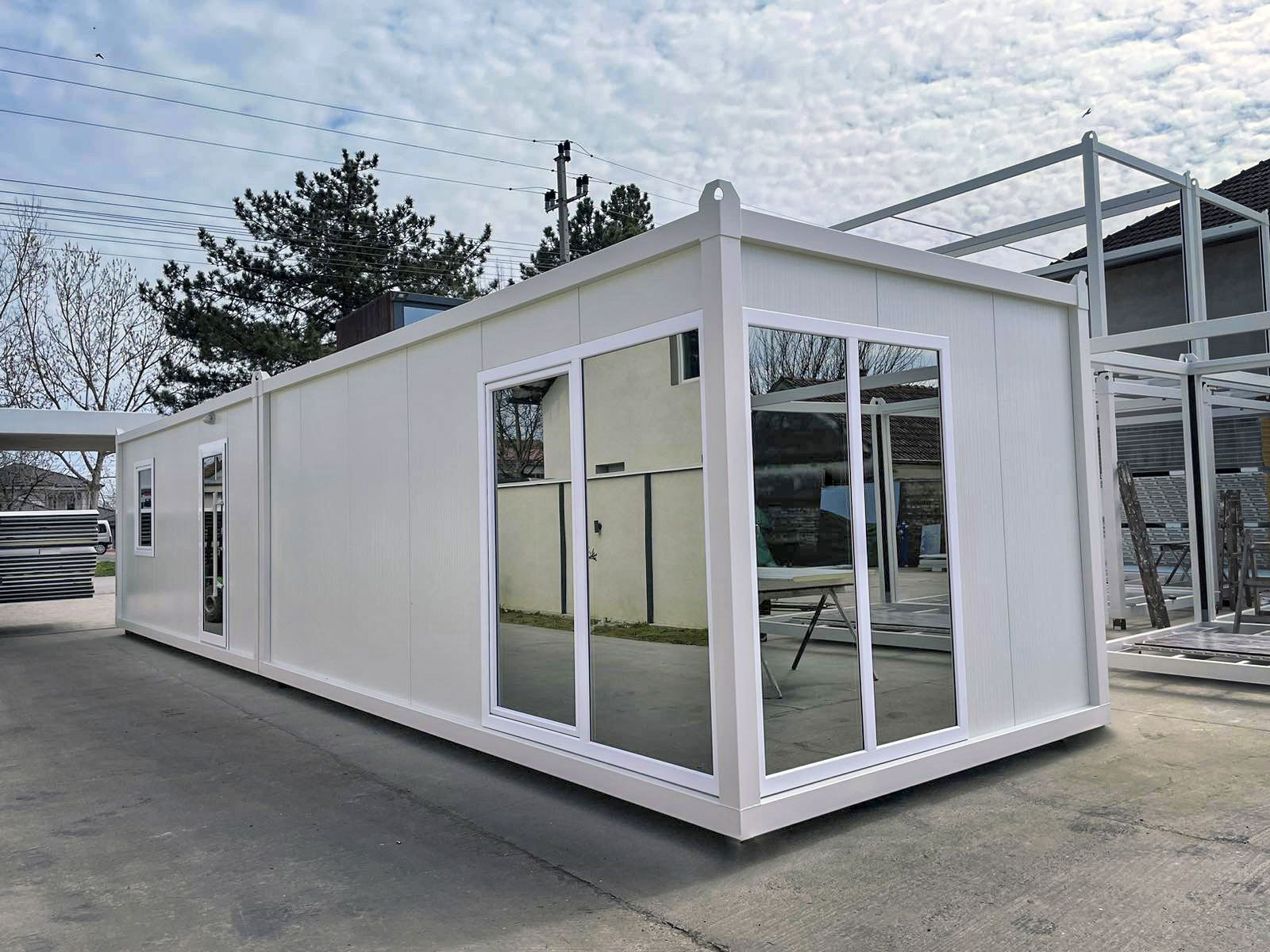 Kontejner-za-kancelarije-sa-velikim-prozorima-beli-dekor