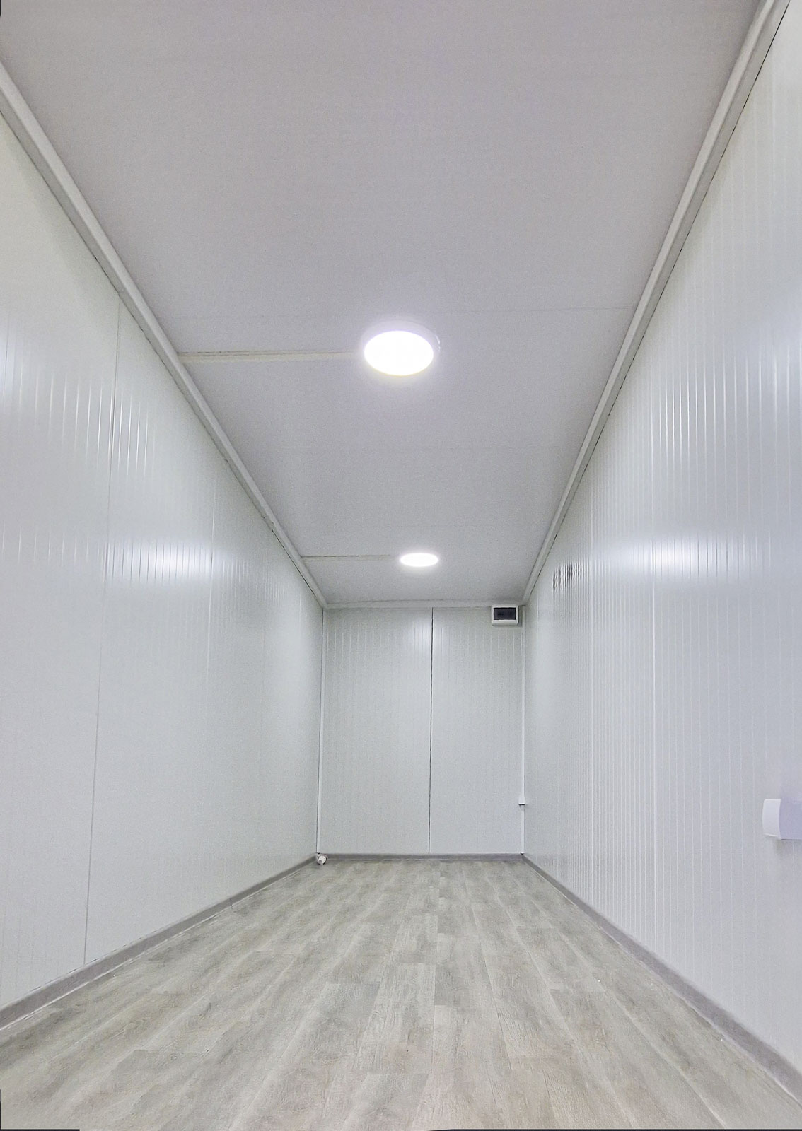 Magacinski-unutra-sa-svetlima