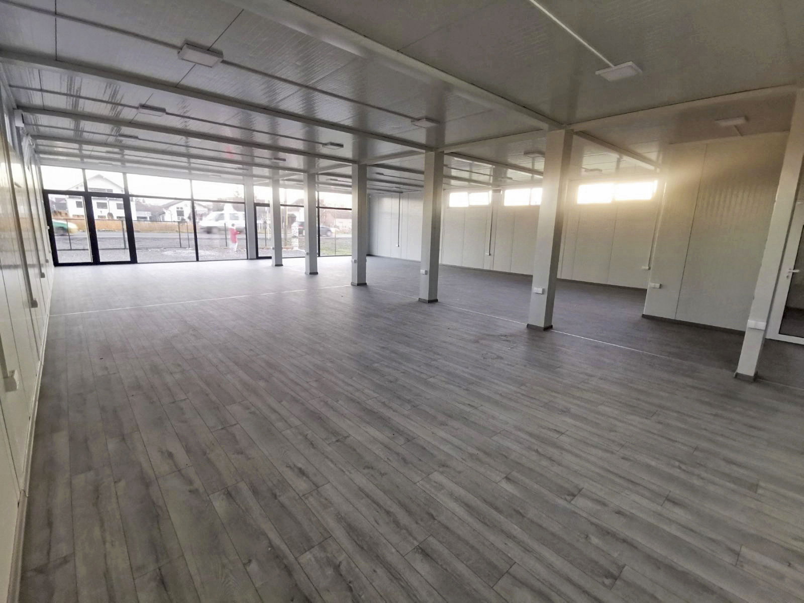 Poslovni-prostor-od-kontejnera-unutrasnjost