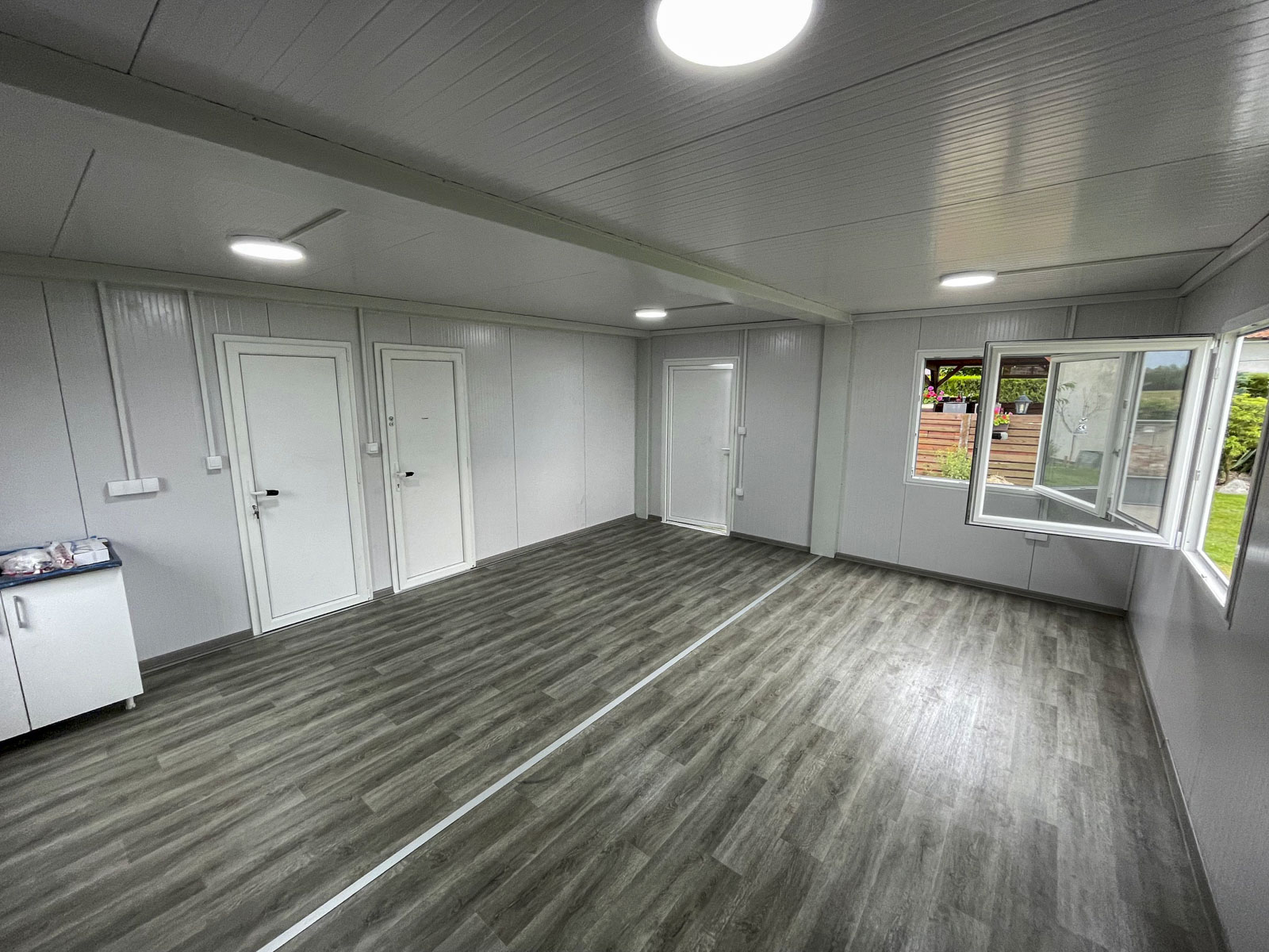 Unutrasnjost-objekta-sa-kuhinjom