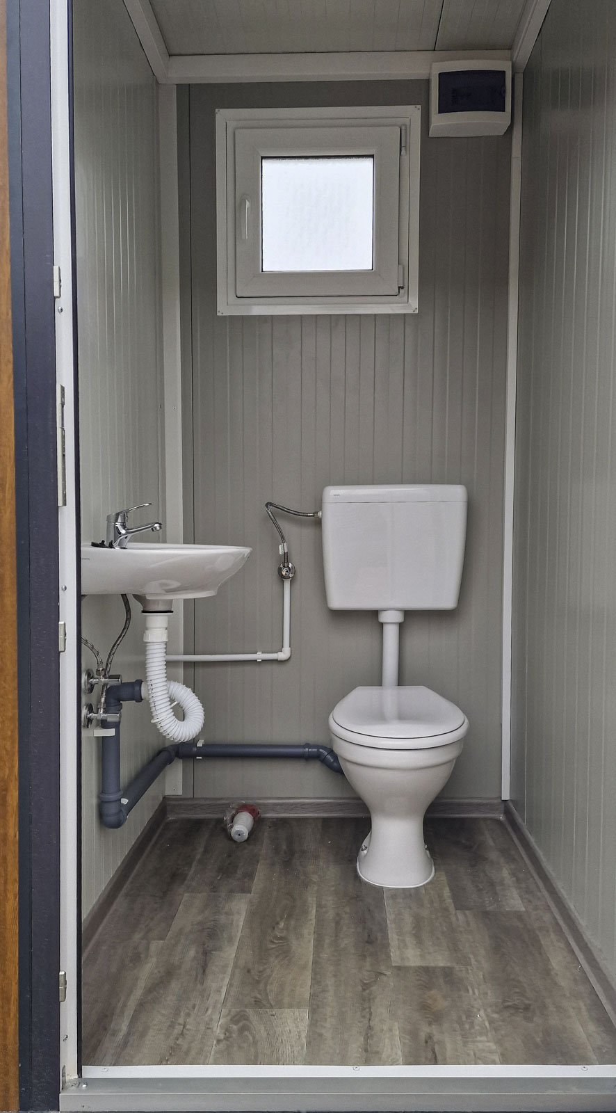 mali-sanitarni-unutar-toaleta