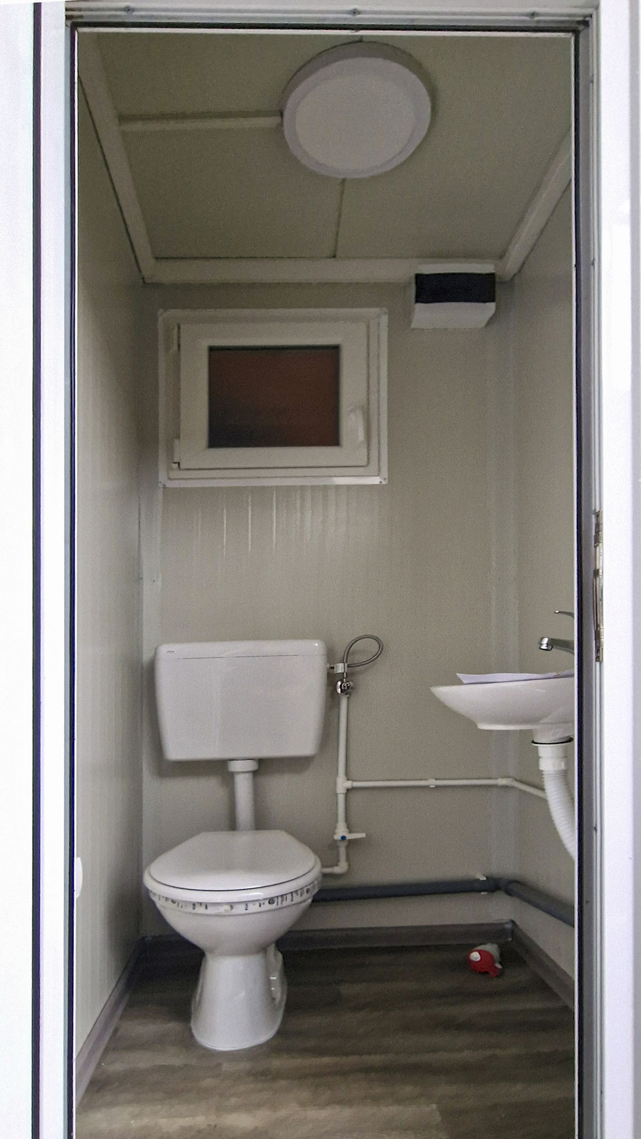 mali-sanitarni-unutra