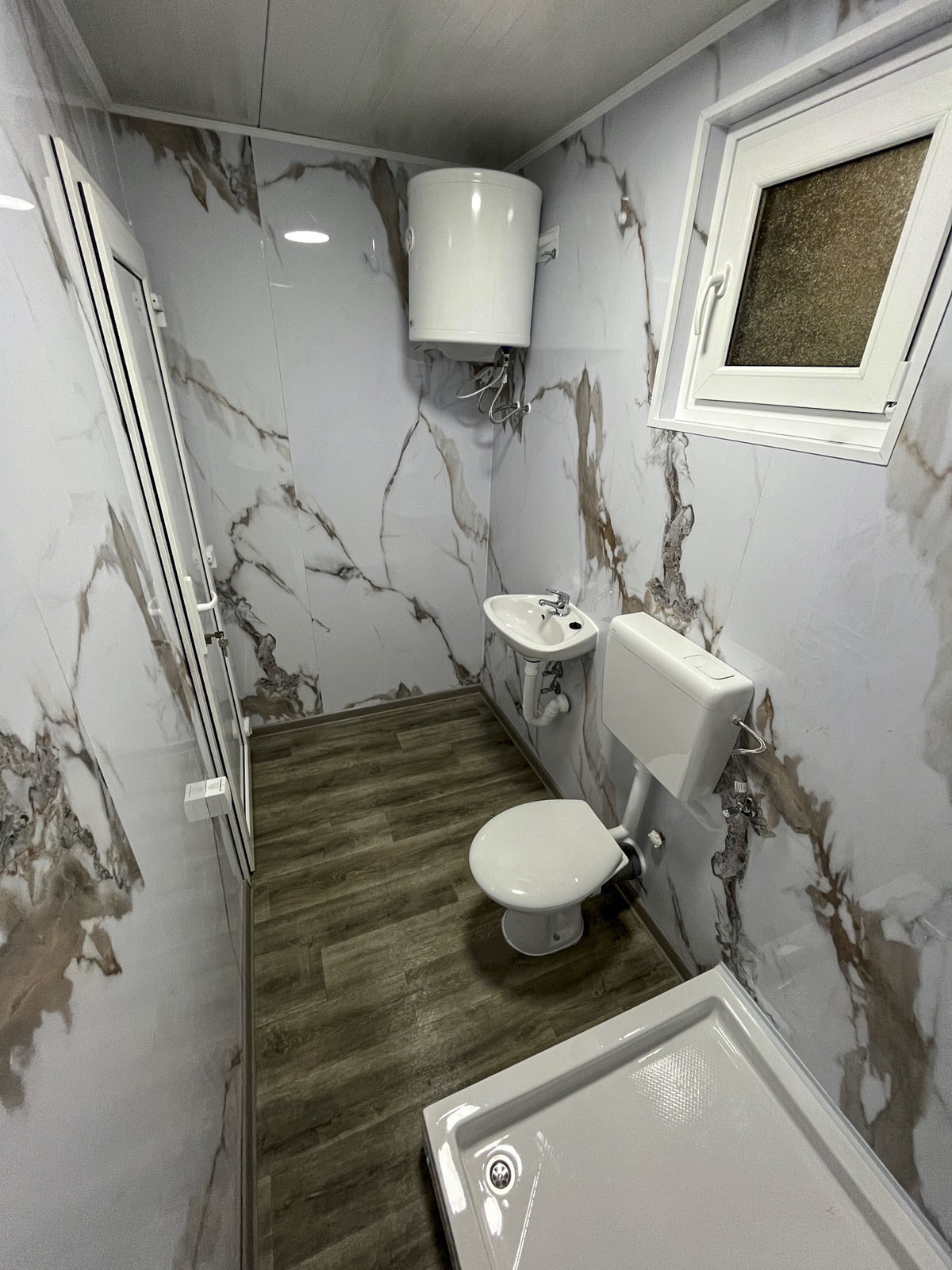 sanitarni-sa-uredjenim-kupatilom