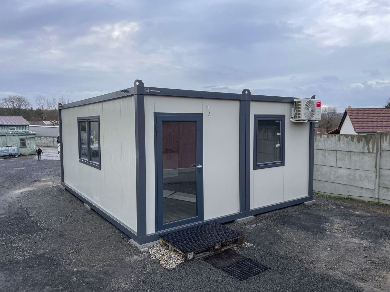 stambeni_beli-duplex-sa-antracit-konstrukcijom