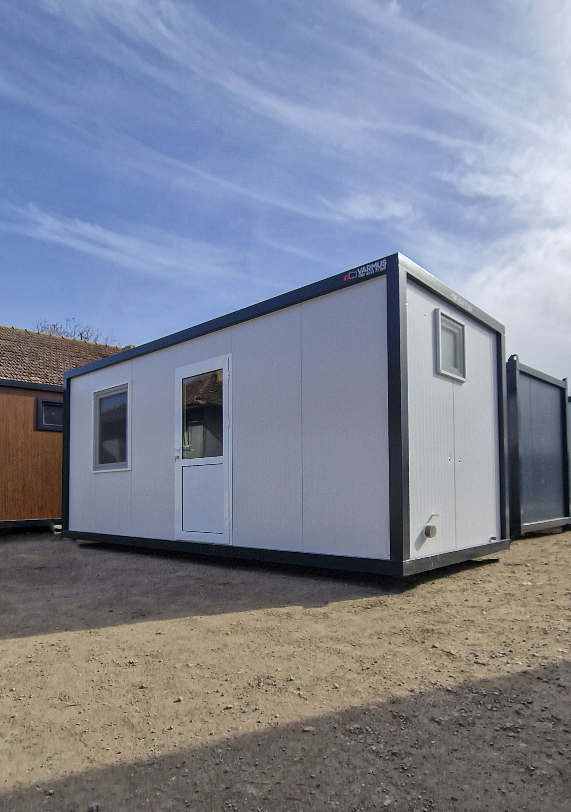 stambeni_beli-objekat-sa-kupatilom-i-komarnicima