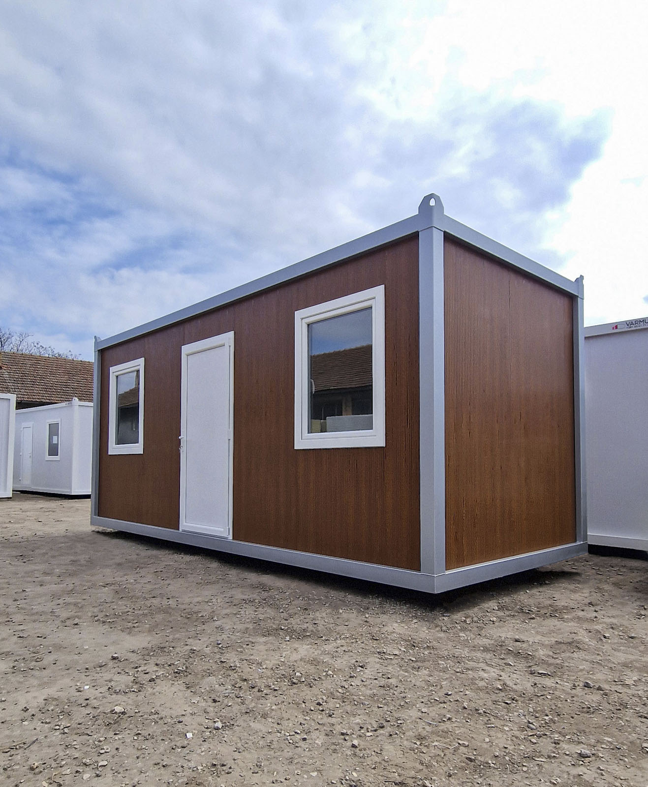 stambeni_dekor-sa-belom-stolarijom