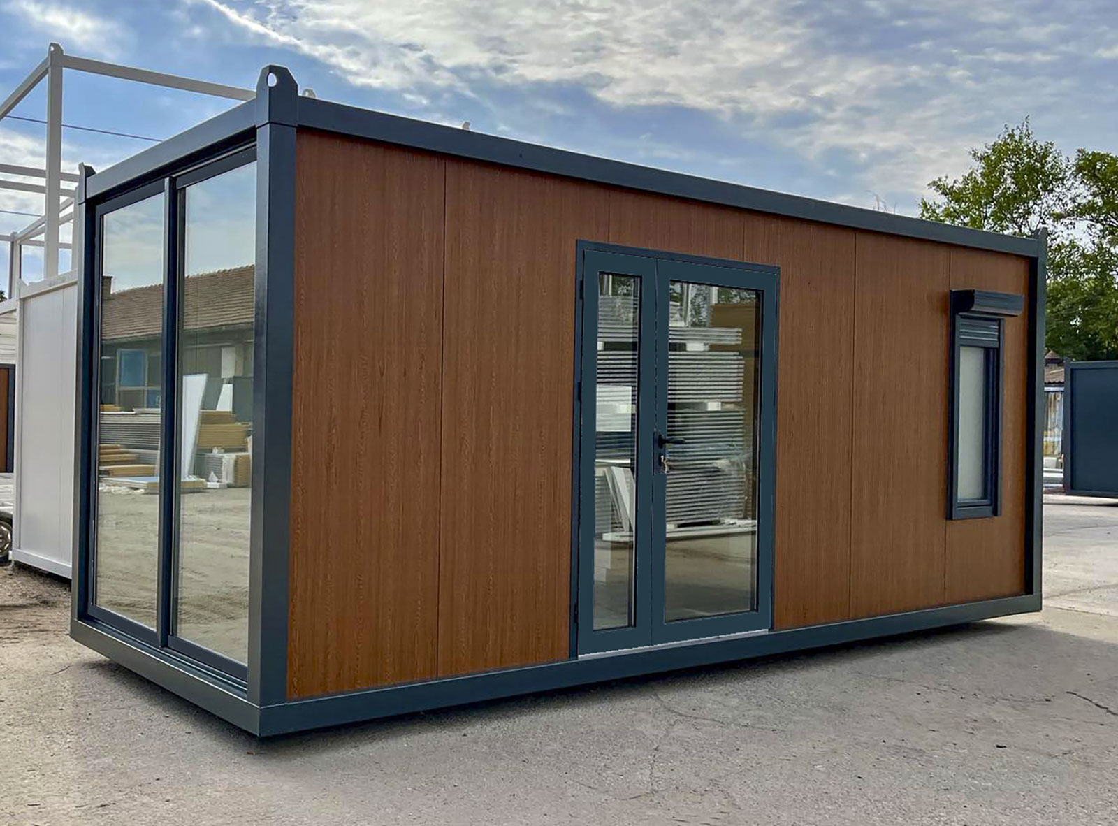 stambeni_dekor-sa-kliznim-vratima-na-kracoj-strani